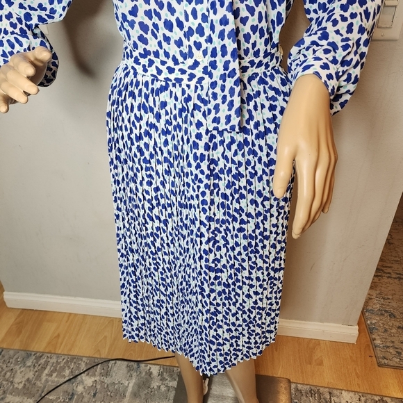 Vintage Givenchy 2-Peice skirt and blouse set.  Blue green white.  Size 6/8. - Picture 9 of 16